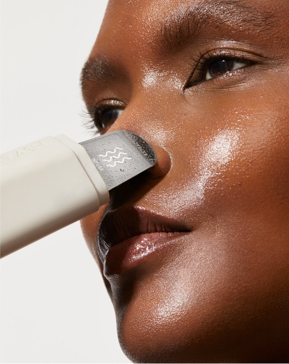 استخدام جهاز DERMAPORE+ على الأنف